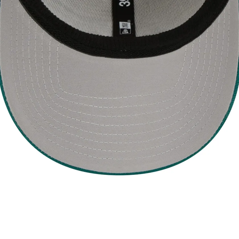 Flex^New York Jets Men's New Era Cream/Kelly Green 2023 Sideline Historic 39THIRTY Flex Hat